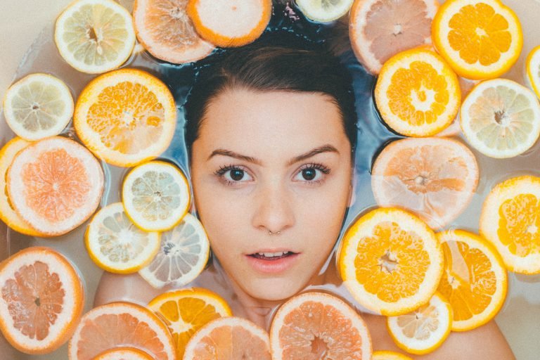 MAKSIMALKAN LEMON UNTUK KULIT WAJAH CERAH