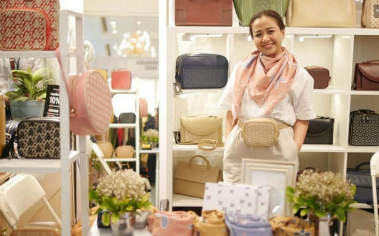 Kolaborasi LINUM dan Kalyana: Luncurkan Scarf Batik Kawung di Indonesia Fashion Week 2018