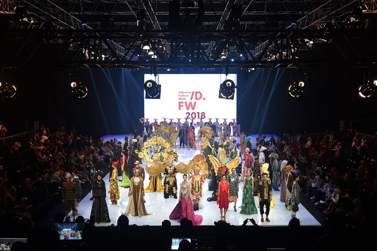 Menelusuri Sejarah Lahirnya Fashion Week