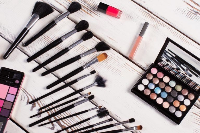 Cara Merawat dan Membersihkan Alat Make-Up