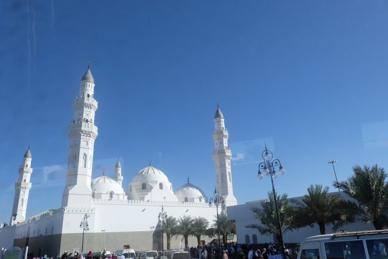 Persiapkan Barang-Barang Berikut Untuk Perjalanan Umrohmu