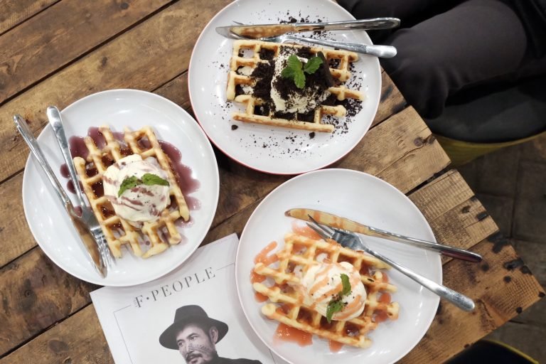 Many Pany Pancake & Waffle, Mencicipi Waffle Lezat di Surabaya