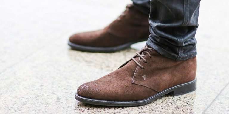 Sepatu berbahan Suede, ini cara mencuci yang benar!