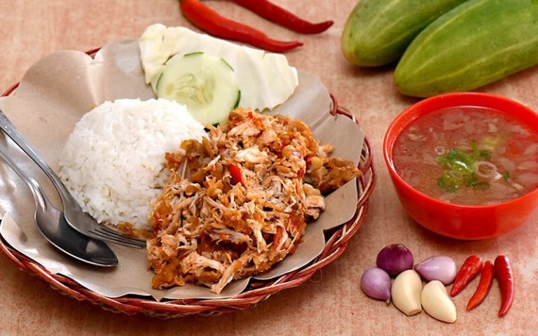 Tiga Ayam Geprek Pedas Yang Paling Hits Di Kota Pahlawan