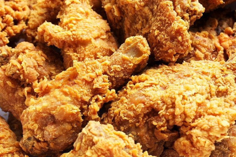 Makan Ayam Krispi Lokal Dengan Citarasa Internasional