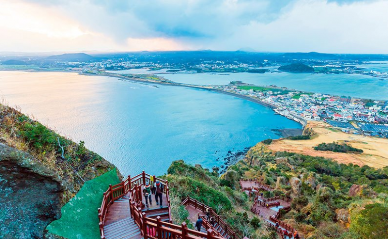 Bertamasya Di Pulau Vulkanik Jeju Di Korea Selatan