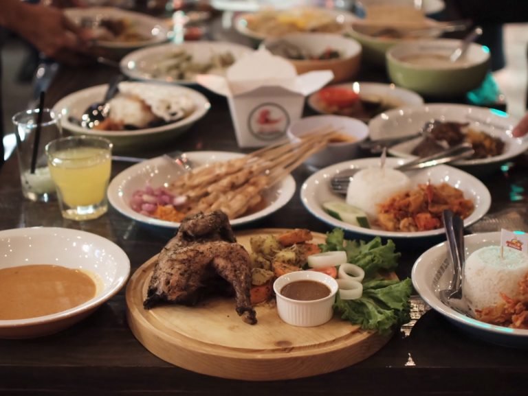 Hungerbelt Food Corner, Wajah Baru Pusat Kuliner Di Surabaya Barat