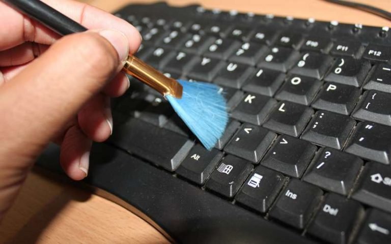 Bakteri Jahat Menumpuk Di Keyboard Komputer!