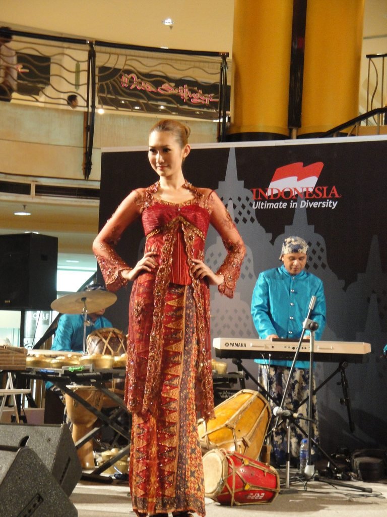 Kebaya dan Batik: Hati-Hati, Ada Pakemnya, loh!