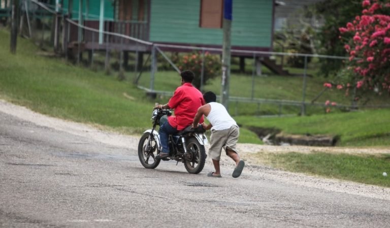 Motor kerap mogok dimusim hujan? Cek bagian-bagian ini!