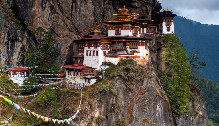 Bhutan, Negeri Naga Guntur di Asia Selatan
