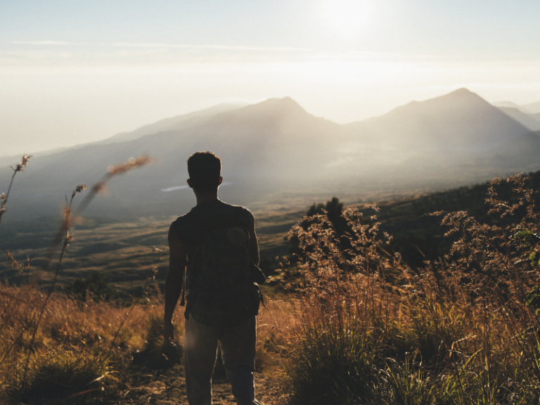 LELAKI DITAMAN SERUNI